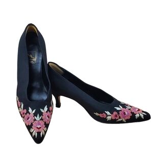Reed Evins Black Pumps with Pink Floral Embroidery